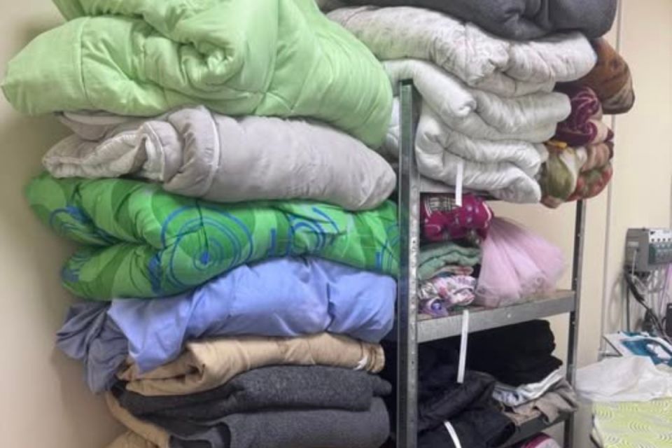 Пледи і куртки до зими: де у Вінниці маріупольцям випрати об’ємні речі