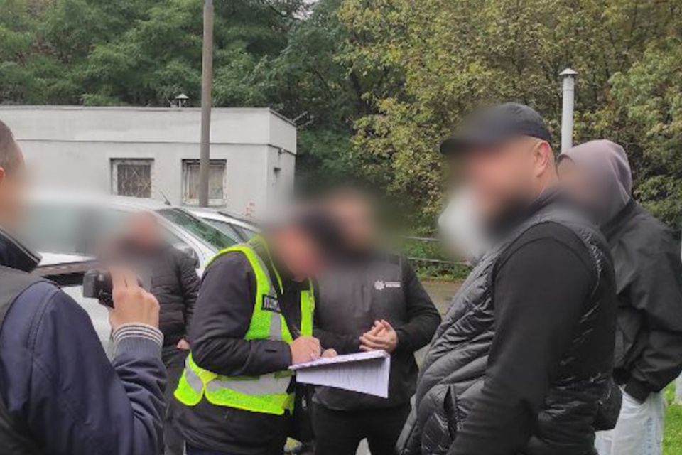 Затримали вінничанина, який торгував «непридатністю» до служби. Взяв $18 000