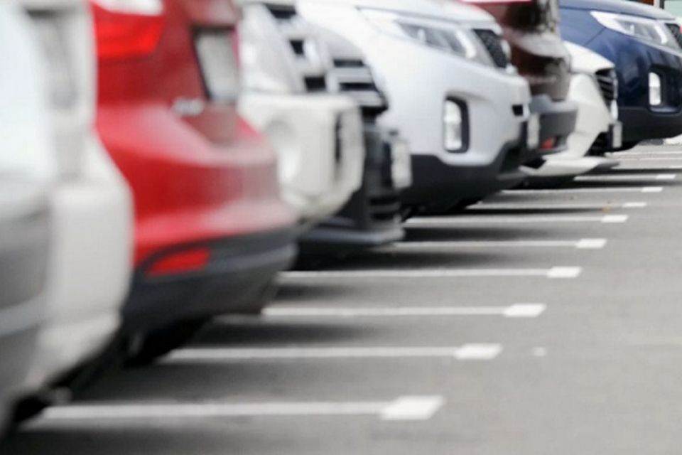 Як упорядкувати паркування в місті? У Вінниці стартувало опитування мешканців