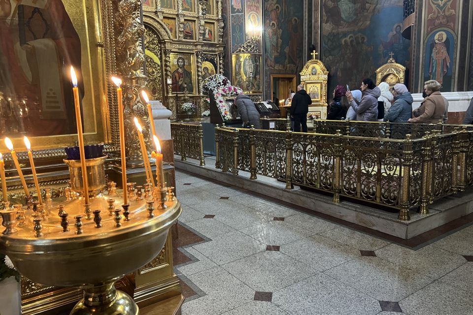 15 років мироточить і зцілює: у вінницькому Соборі побувала чудотворна ікона Богородиці