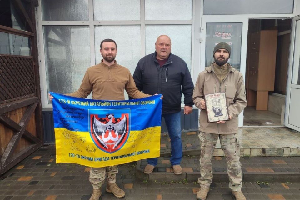 «Ви шукаєте, чим мене добити?»: гнівний допис батька, якому докоряють, що заробляє славу на смерті сина