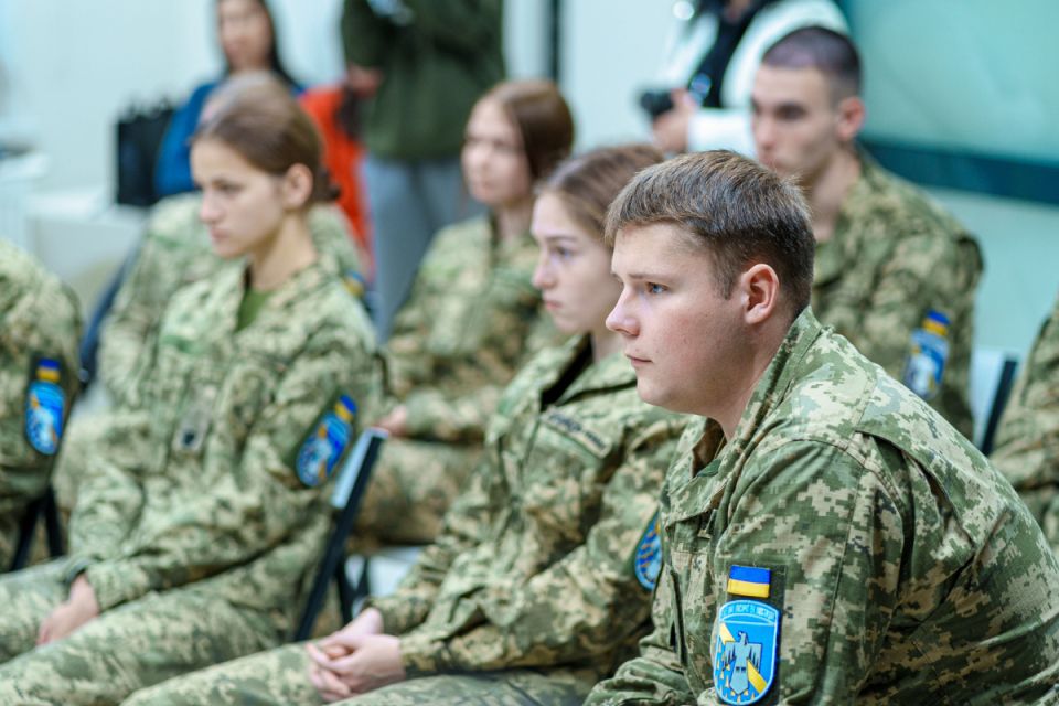 Ветерани діляться бойовим досвідом із молоддю у Вінниці