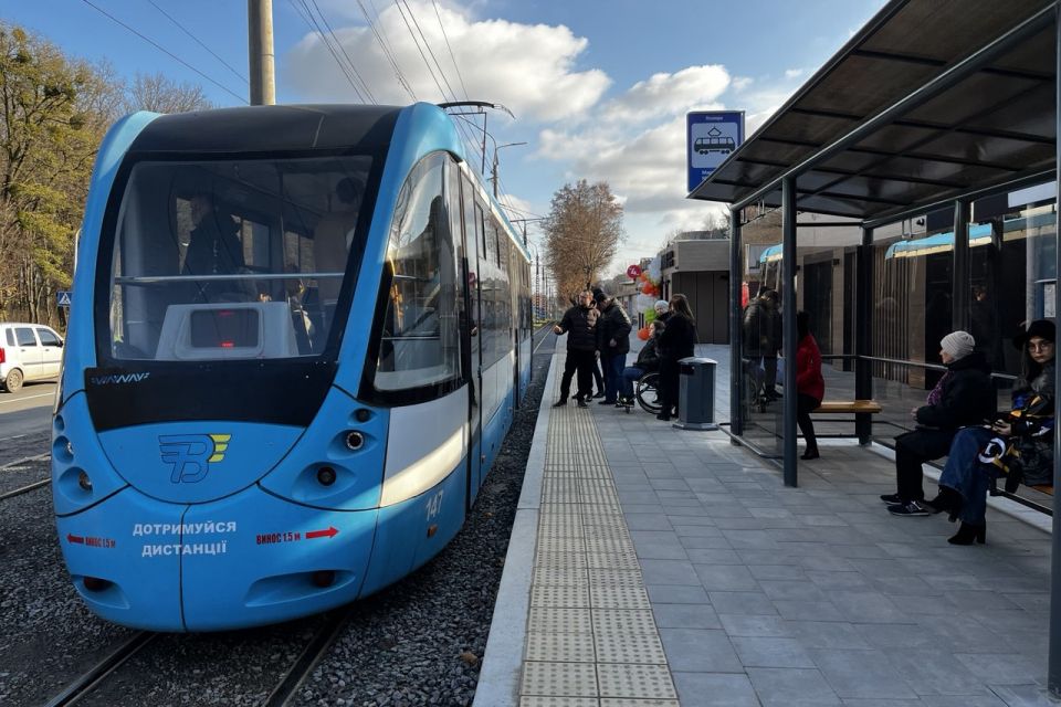 Скільки витратили на зупинки-«стєкляшки» у 2025 році? Ми порахували