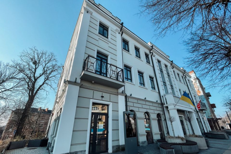 Що приховує будівля туристичного хабу та чому її історія почалася зі скарги посадовців?