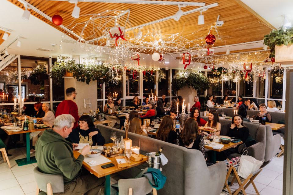 Новорічний корпоратив 2026 у Вінниці. Де зустрітися з колегами і за скільки? (партнерський проєкт)