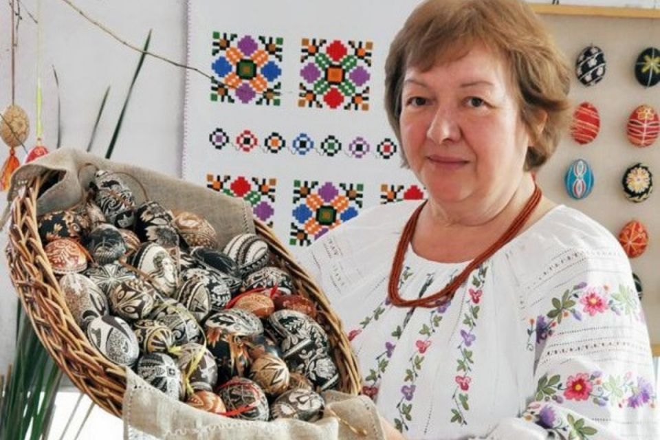 З Могилів-Подільського до Коломиї: Марія Гоцуляк поповнила музейну колекцію авторськими шкрябанками