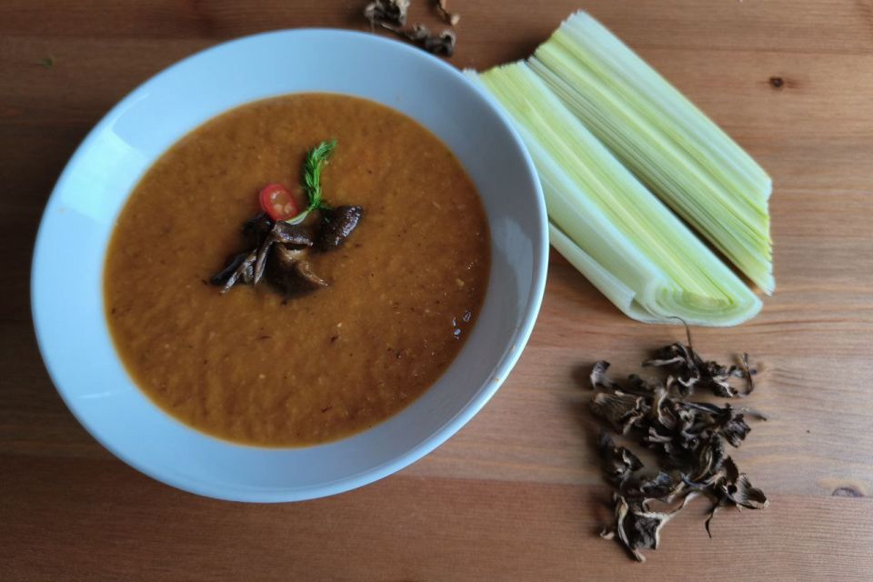 Осінній суп з лисичками від Олени Павлової: легкий рецепт для смачної вечері