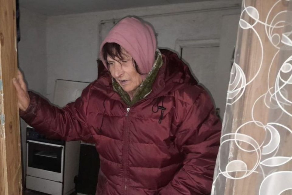 «Хочу тепла і більше нічого»: де нині жінка, яка опинилася на вулиці після того, як  розвалили будинок