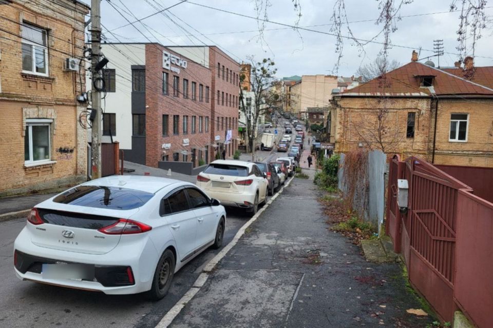 «Платному паркуванню бути?» — вінничани висловили свою думку, але рішення ще попереду