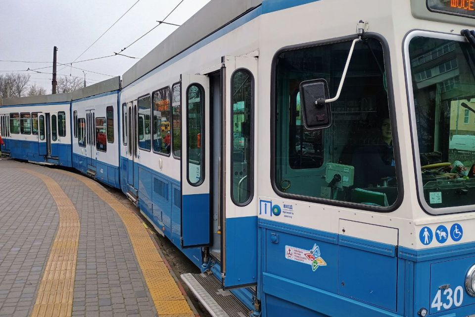 На маршрут №5 виїхав оновлений трисекційний трамвай