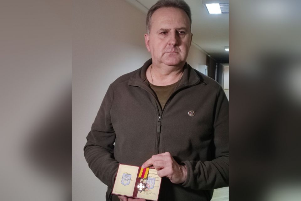 Вінницький лікар-волонтер Юрій Козак отримав медаль від Міноборони