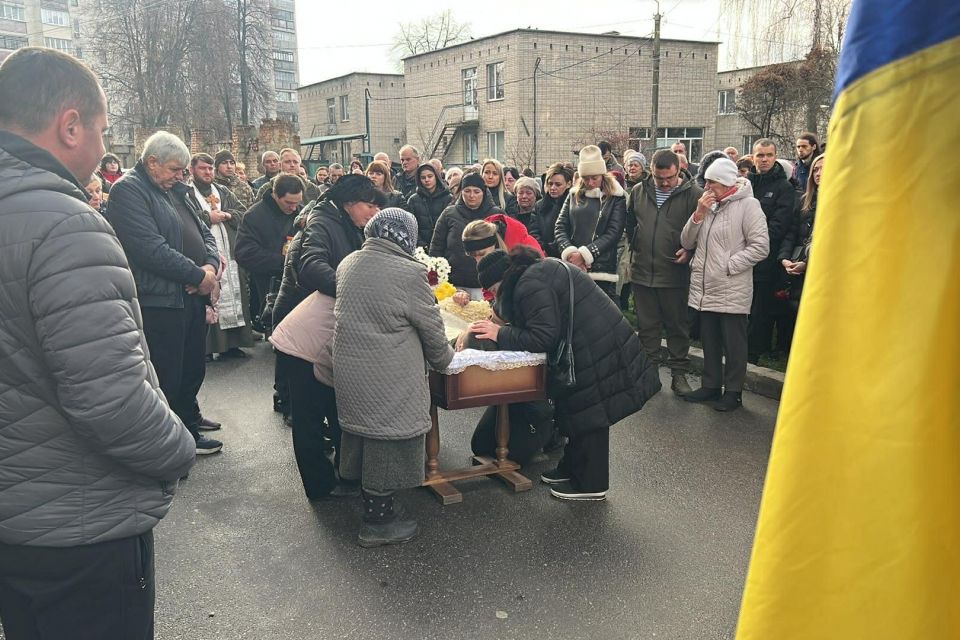 Загинув від скиду ворожого дрона. Вінниця провела у вічність полеглого воїна Сергія Ростківського