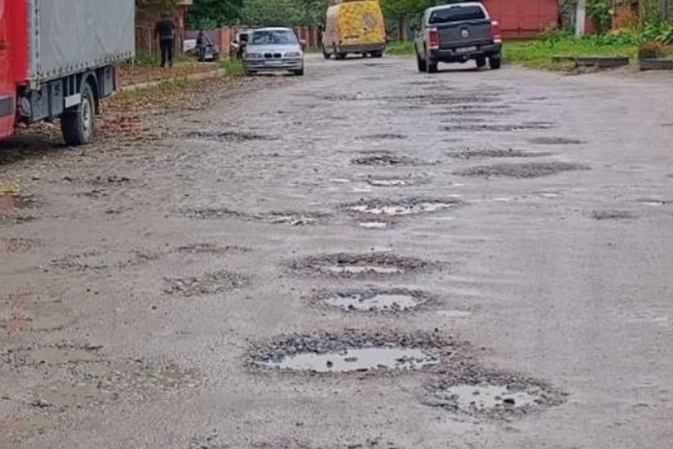 Дорога на Старому місті перетворилась на випробування для водіїв — вінничани просять ремонт