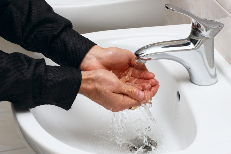 Масштабне відключення води на Вишеньці: терміни робіт та перелік адрес