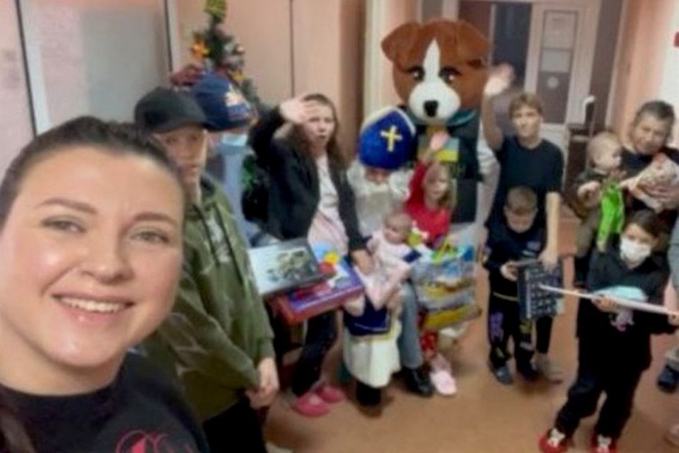 «Миколай» для онкохворих дітей: бійці передали з фронту 25 тисяч, а волонтерка влаштувала свято