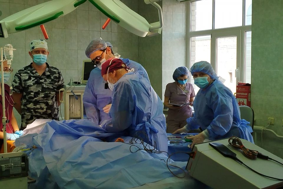 Вінницькі лікарі роз’єднали зрощені пальці однорічного хлопчика та відновили рухливість кисті