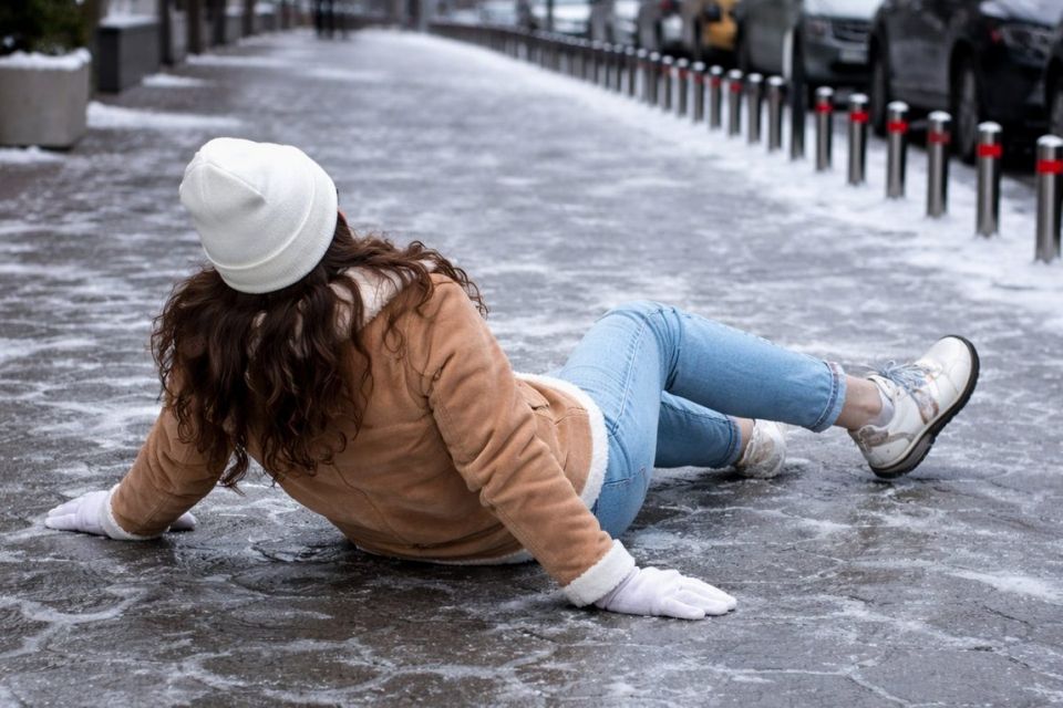 Покалічились понад 260 городян. Через негоду у Вінниці медики фіксують сплеск травм