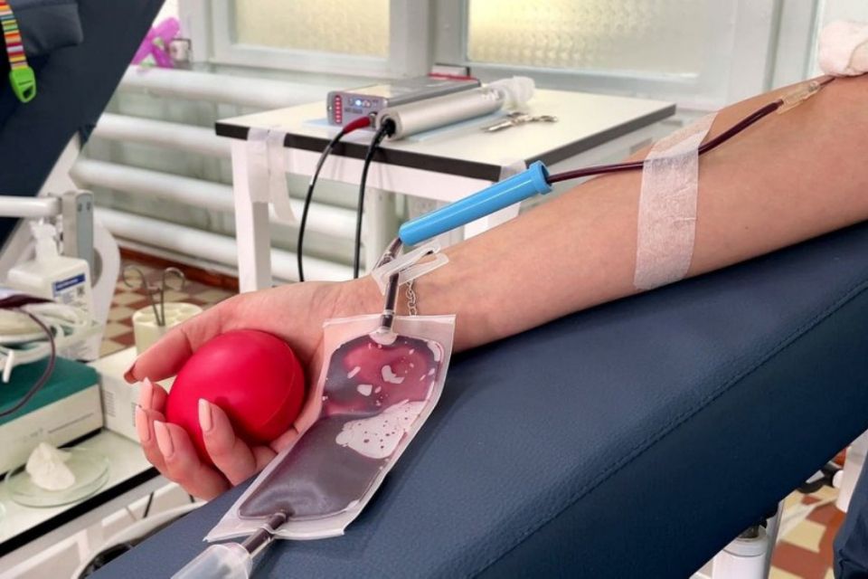 Здати кров, не виходячи з офісу: як бізнес Вінниці долучається до порятунку життів