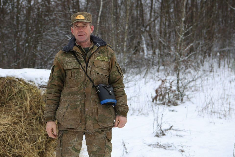 Крижана кірка ріже ноги до кістки: єгер розповів про догляд за лісовими жителями в морози