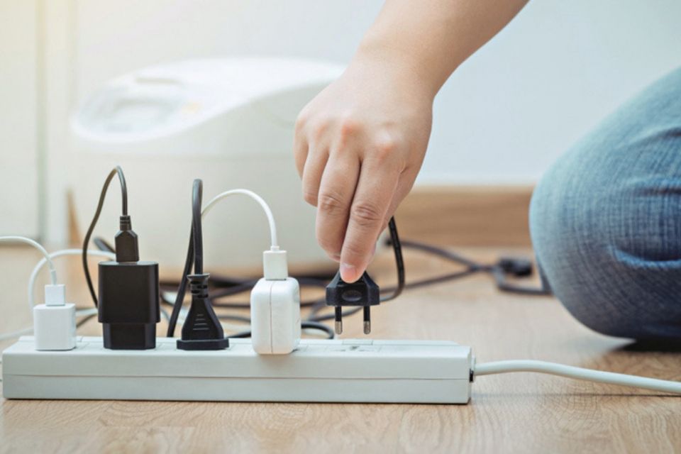 Коли світло з’являється — мережі не витримують. Вінничан закликають не вмикати все й одразу