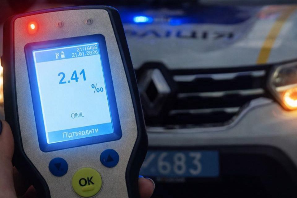 Вінничани «здали» патрульним п'янючого 69-річного водія на Toyota