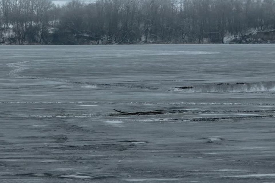 На річці у Ладижині батько і син провалилися під лід — 64-річний чоловік загинув