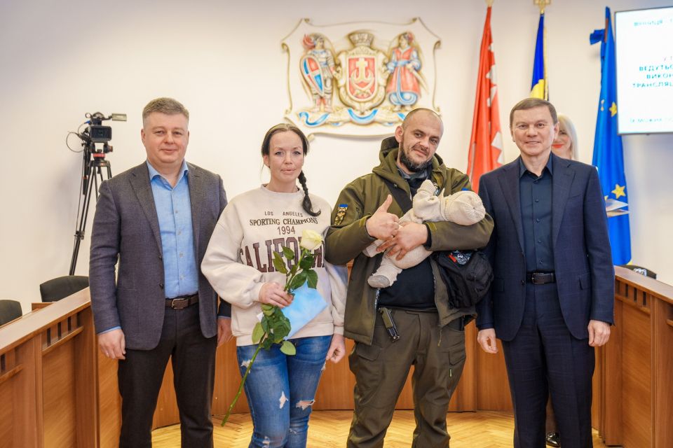 У Вінниці привітали 17 родин, у яких на Різдво та Новий рік народилися малюки