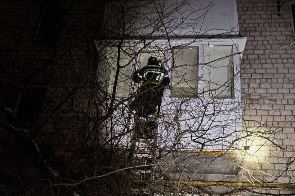 Упала у ванній і пролежала майже добу. На Замостянській рятували пенсіонерку