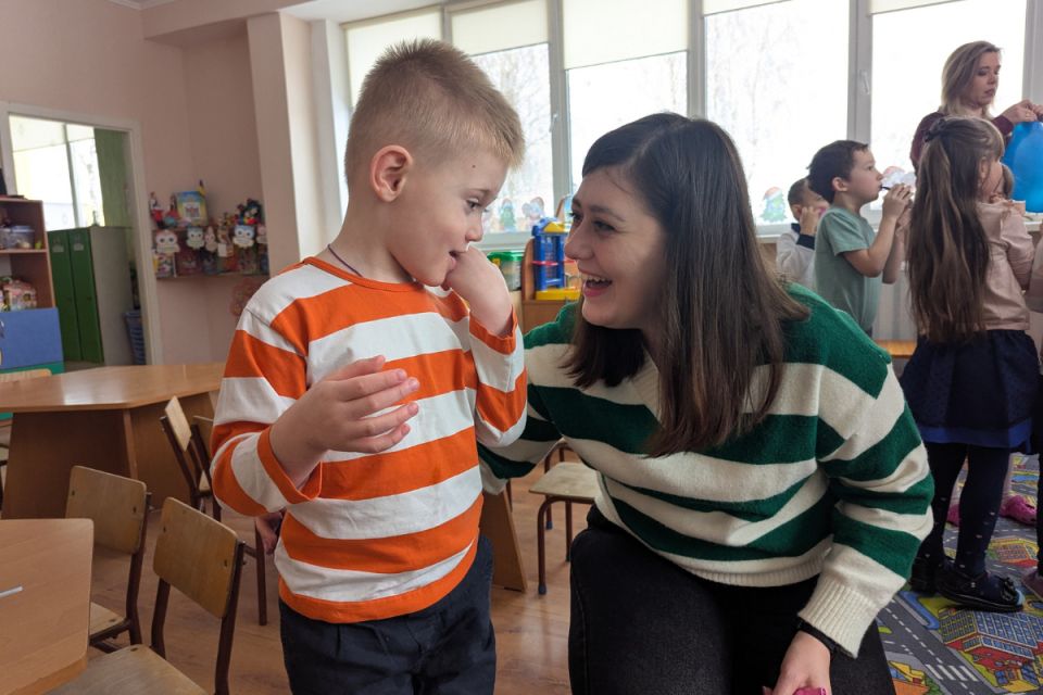 Мама — і вдома, і в класі: історія вінничанок, які стали асистентками для своїх дітей у школах