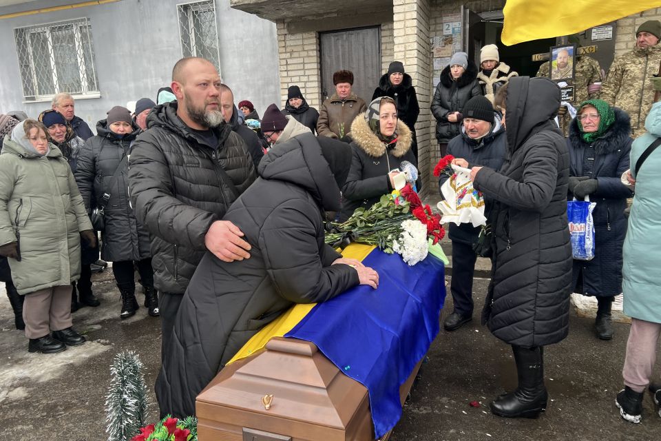 Понад 10 років мріяв про дітей, а загинув за день до їх народження. Попрощалися з Ярославом Мельницьким