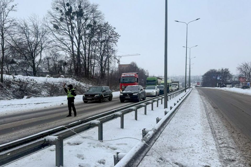 Над трасою обласного значення стався обрив проводу — рух транспорту тимчасово перекривали