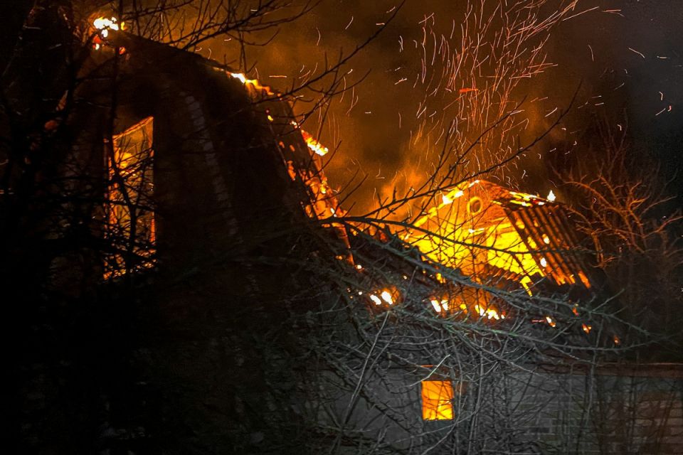 Смертельна пожежа у Студениці. Чоловік загинув у власному домі через куріння