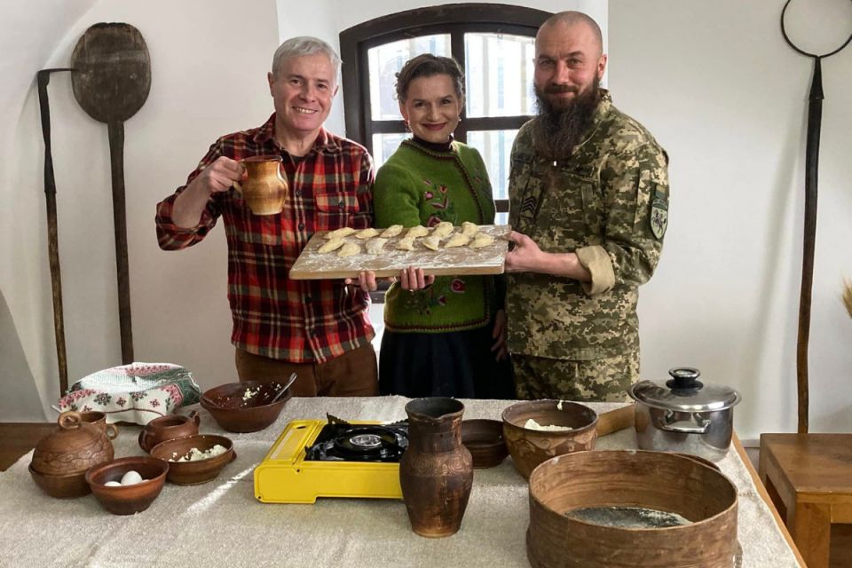 Вареники в однострої: як вінницька етнографиня вчила військових святкувати Колодія