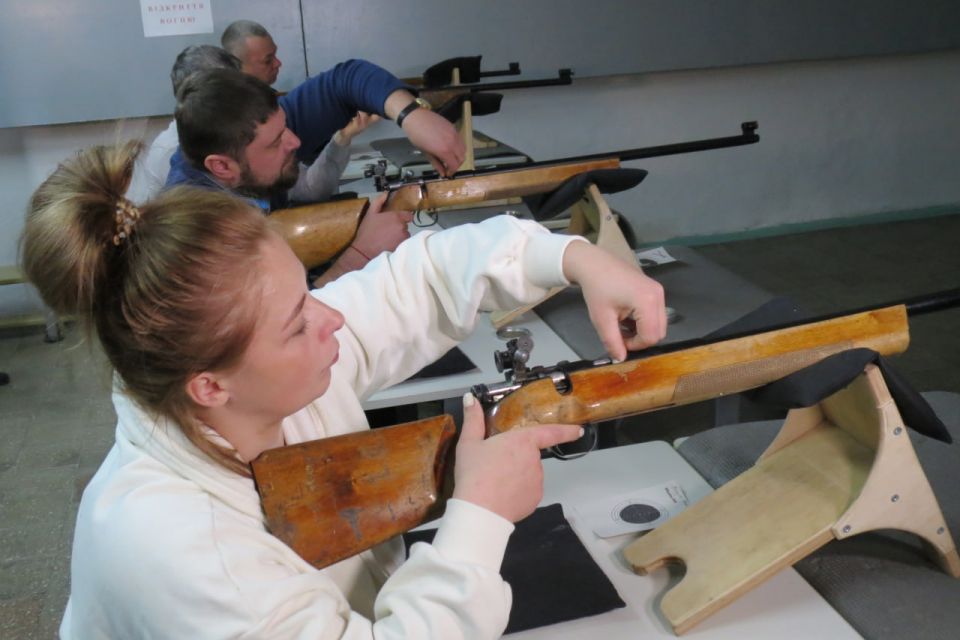 Чемпіонка навчилася стріляти на фронті: відкрили міську спартакіаду «Сила титанів»