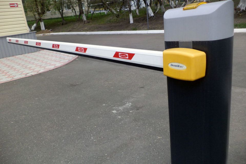 У Вінниці взялися за незаконні шлагбауми у дворах