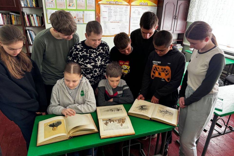 «Знайшов книги Шевченка, не знаю, що з ними робити»: як військовий врятував малюнки Кобзаря