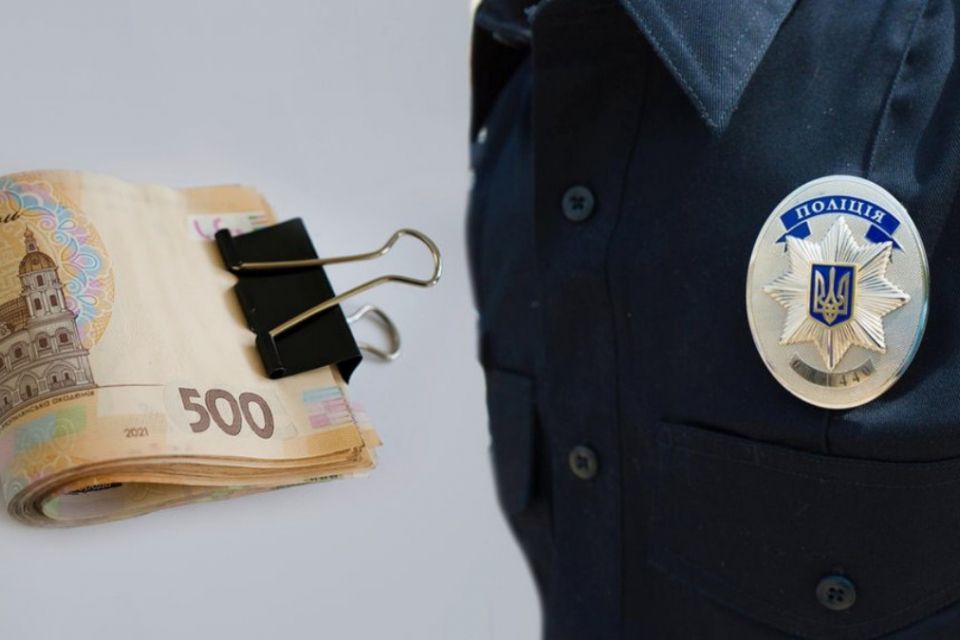 Водій хотів «вирішити питання» грошима: пропонував патрульним 10 тисяч