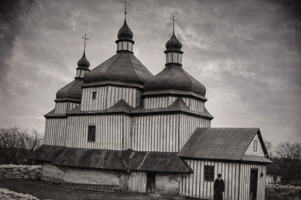 Цифрова машина часу: ШІ «оживив» унікальні фото втраченого храму в Браїлові