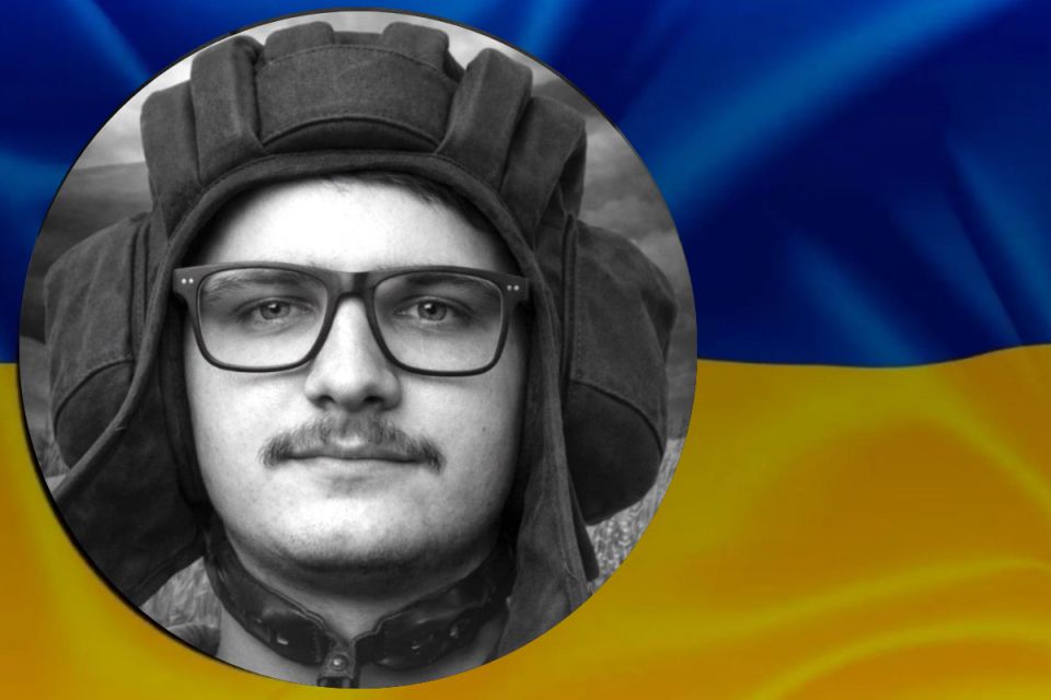 Останній шлях маріупольця: Вінниця прощається з 22-річним воїном Євгеном Поповим