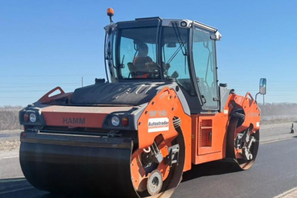 Одна смуга для проїзду: на виїзді з Вінниці обмежили рух для ремонту дорожнього покриття