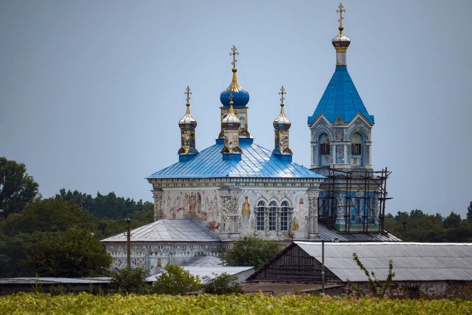 Розмальований Гранівський монастир: історія храмової будівлі, яку заснував афонський чернець