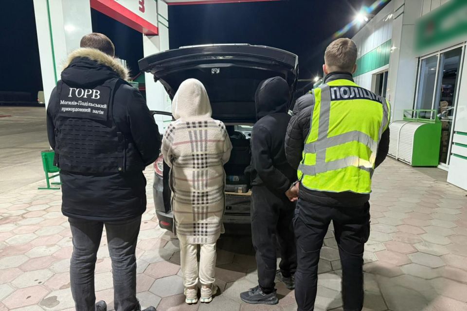 Під ковдрою на задньому сидінні. У Вінниці спіймали подружжя, яке за $6 500 переправляло людей за кордон