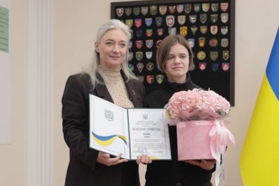 Героїня Вінниці: студентка Каріна Олєйнік отримала нагороду за порятунок людей під час дронової атаки