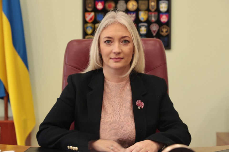 Подарована машина чоловіку, продана сестрі квартира... Що знайшли у новій декларації Заболотної?