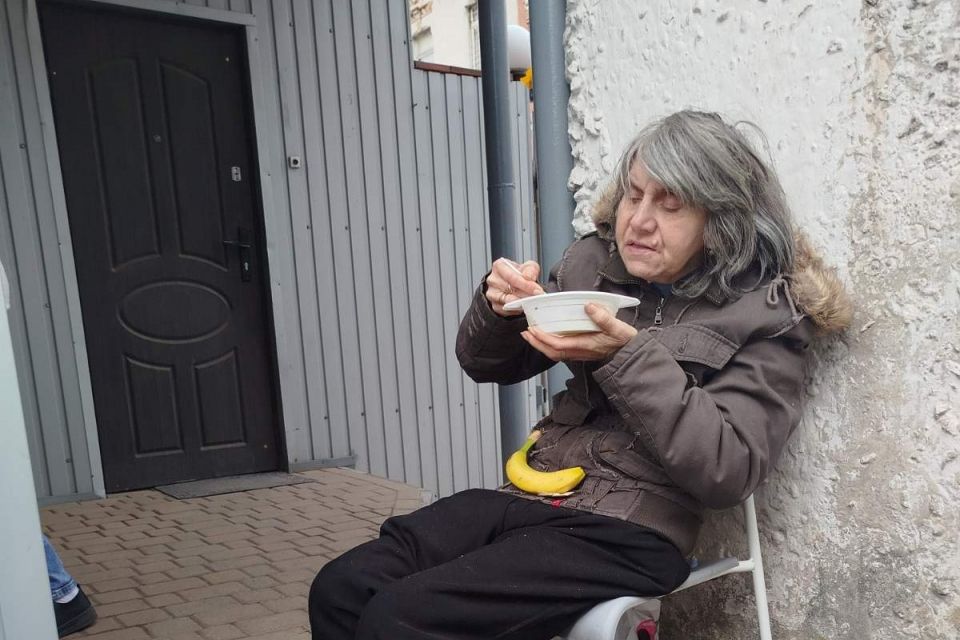 «Добре хоч поїсти винесли»: жінці з першою групою інвалідності не дали зустрітися з сином у ВСП