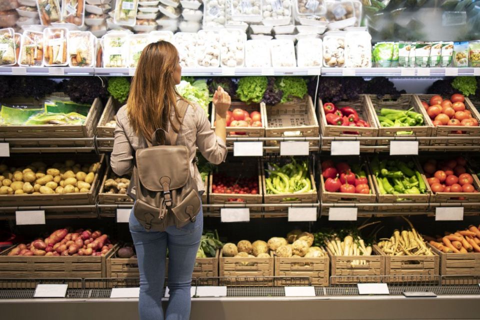 Вітамінний кошик у квітні: скільки коштують перші овочі в супермаркетах Вінниці