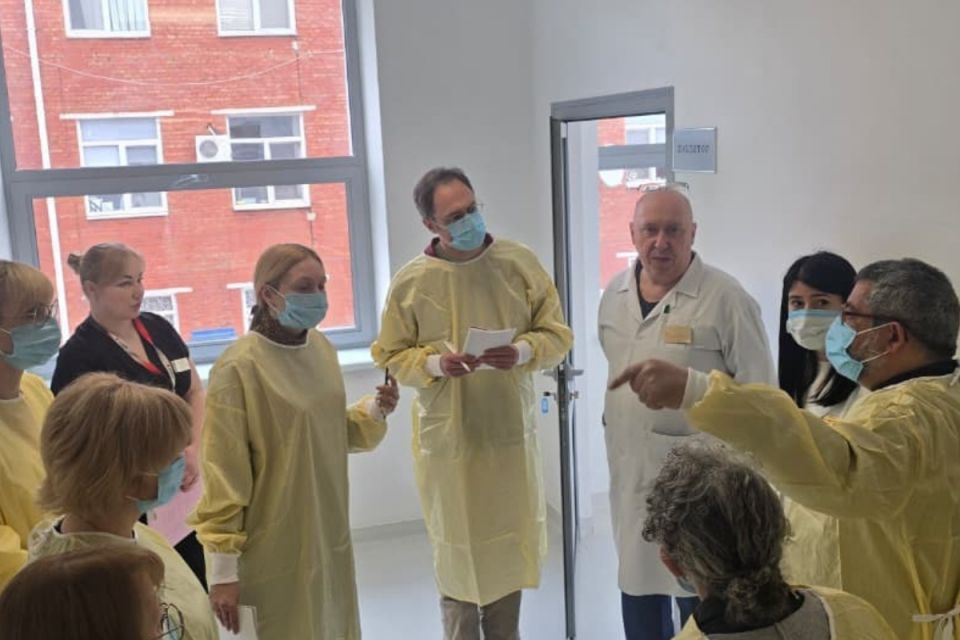 Коли звичайні ліки безсилі: медики з Парижа впроваджують у Вінниці новітні методи лікування