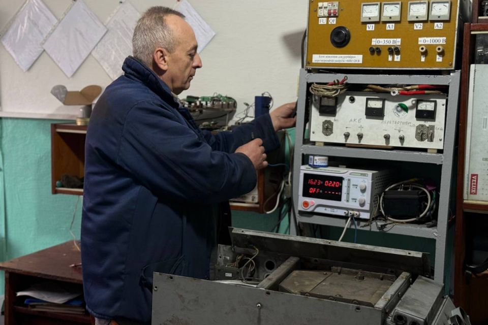 «Два дроти» та 40 років стажу: за лаштунками депо, де щодня «лікують» вінницькі тролейбуси
