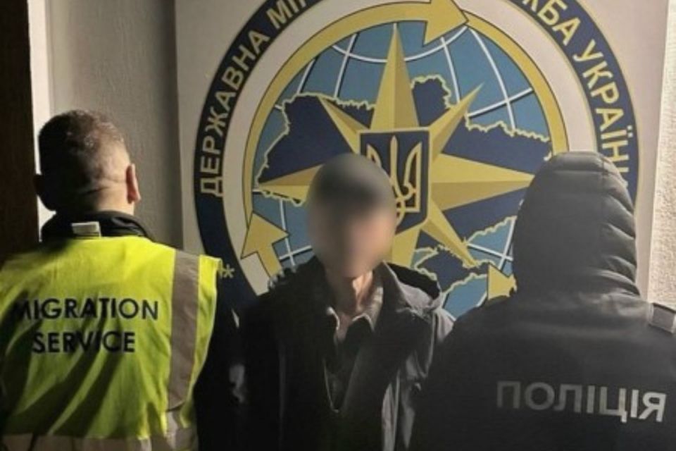 На Вінниччині росіянина примусово відправили за кордон під конвоєм