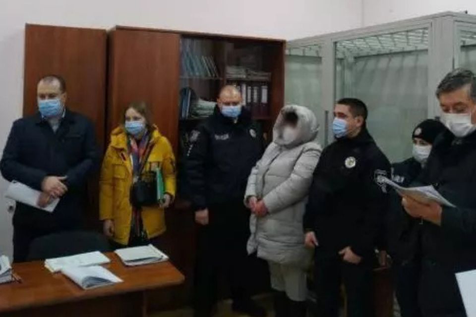 Дитина бачила, як матір вбила батька сокирою за 2500 доларів заощаджень. Вирок за злочин